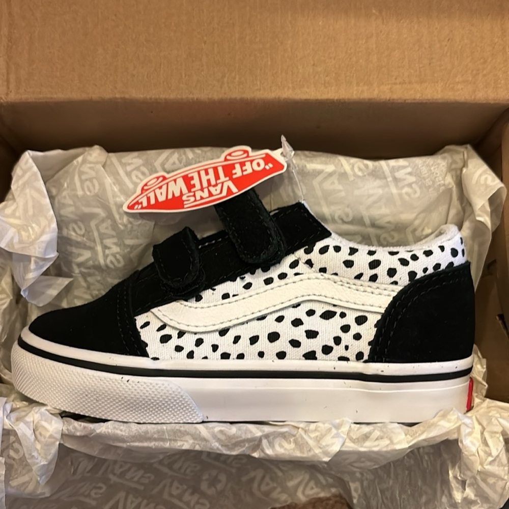 BRAND NEW Vans Velcro strap polka dots easy on kids shoes